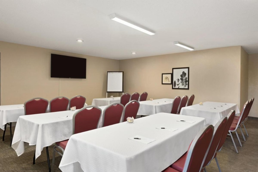Country Inn & Suites Ankeny Image 19
