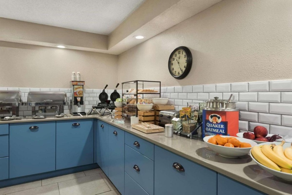 Country Inn & Suites Ankeny Image 25