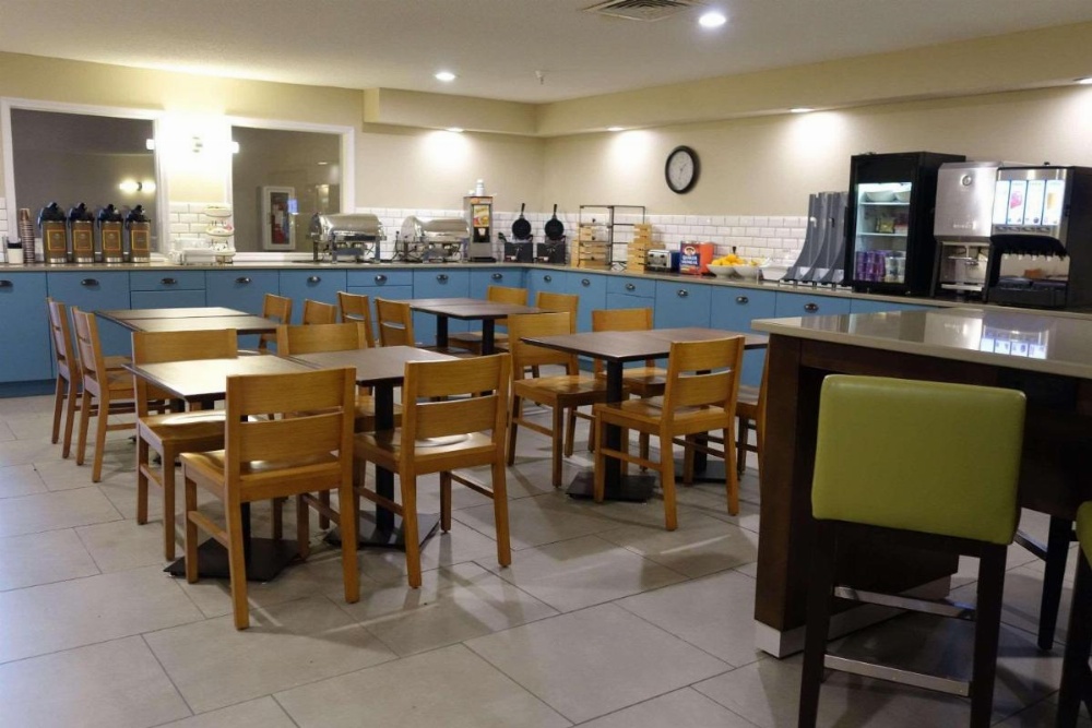 Country Inn & Suites Ankeny Image 26