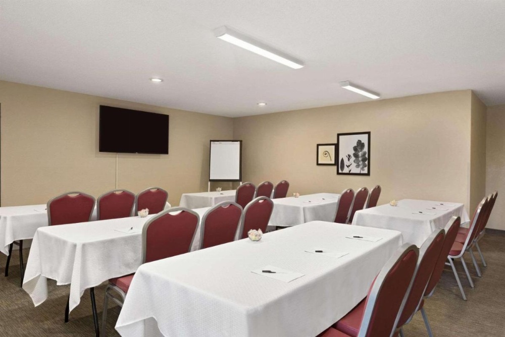 Country Inn & Suites Ankeny Image 27
